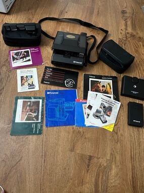 VINTAGE POLAROID SPECTRA SE INSTANT FILM CAMERA bundle - UNTESTED